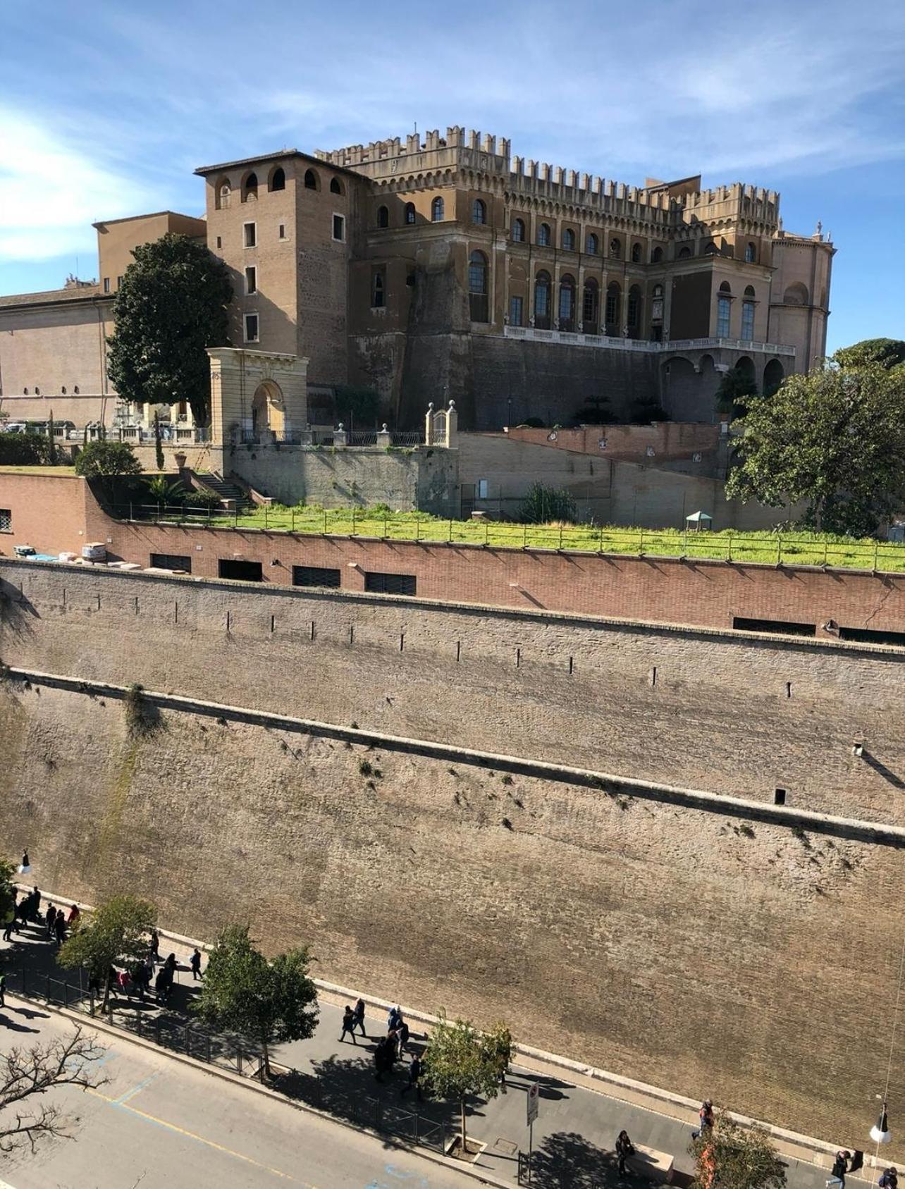 Zeus Group Vatican Roma Esterno foto
